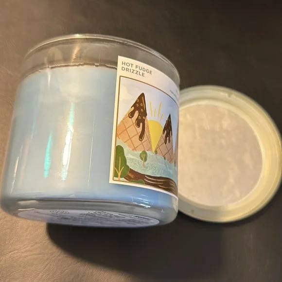 🆕 HOT FUDGE DRIZZLE - Bath & Body Works - 3 Wick Candle Chocolate Dessert RARE - Picture 13 of 14